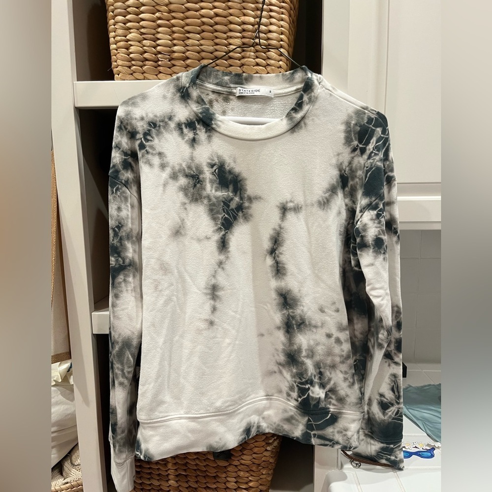 State side Women’s light pullover size S